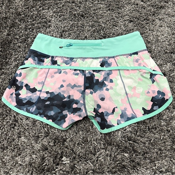 Lululemon Speed Shorts - Size 4 - Picture 2 of 4